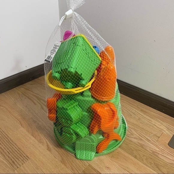 Plastic Sand Toy Set Bucket Shovel Molds NWT - Picture 2 of 4